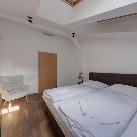 Aneri Apartment Old Town บราติสลาวา ภายนอก รูปภาพ