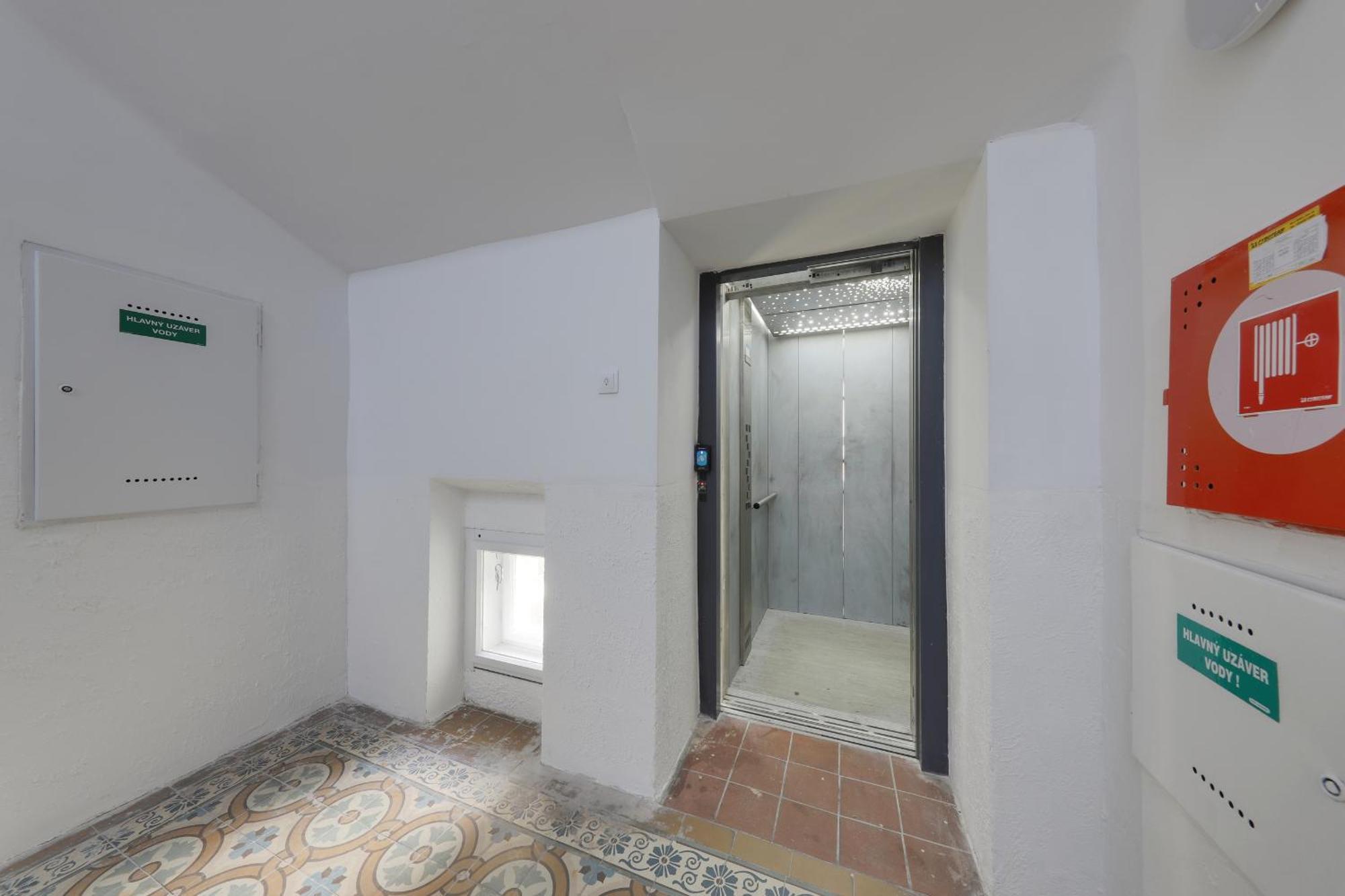 Aneri Apartment Old Town บราติสลาวา ภายนอก รูปภาพ